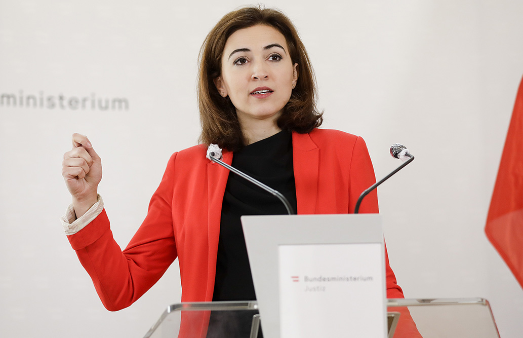 Justizministerin Dr. Alma Zadic´ im ABW-Talk: "Ich war immer ein politischer Mensch"