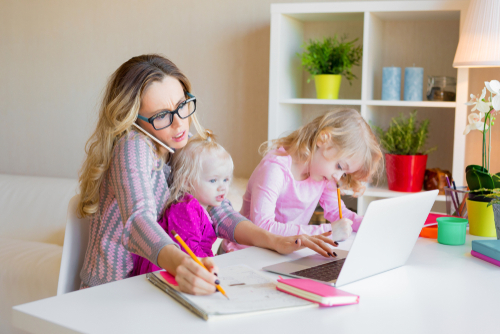 Studie zeigt: Schulferien bedeuten Stress für im Home Office Arbeitende