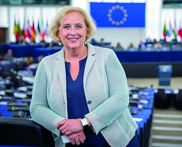Mag. Claudia Schmidt, Abgeordnete zum Europäischen Parlament: Die Realität ist jedem Menschen zumutbar