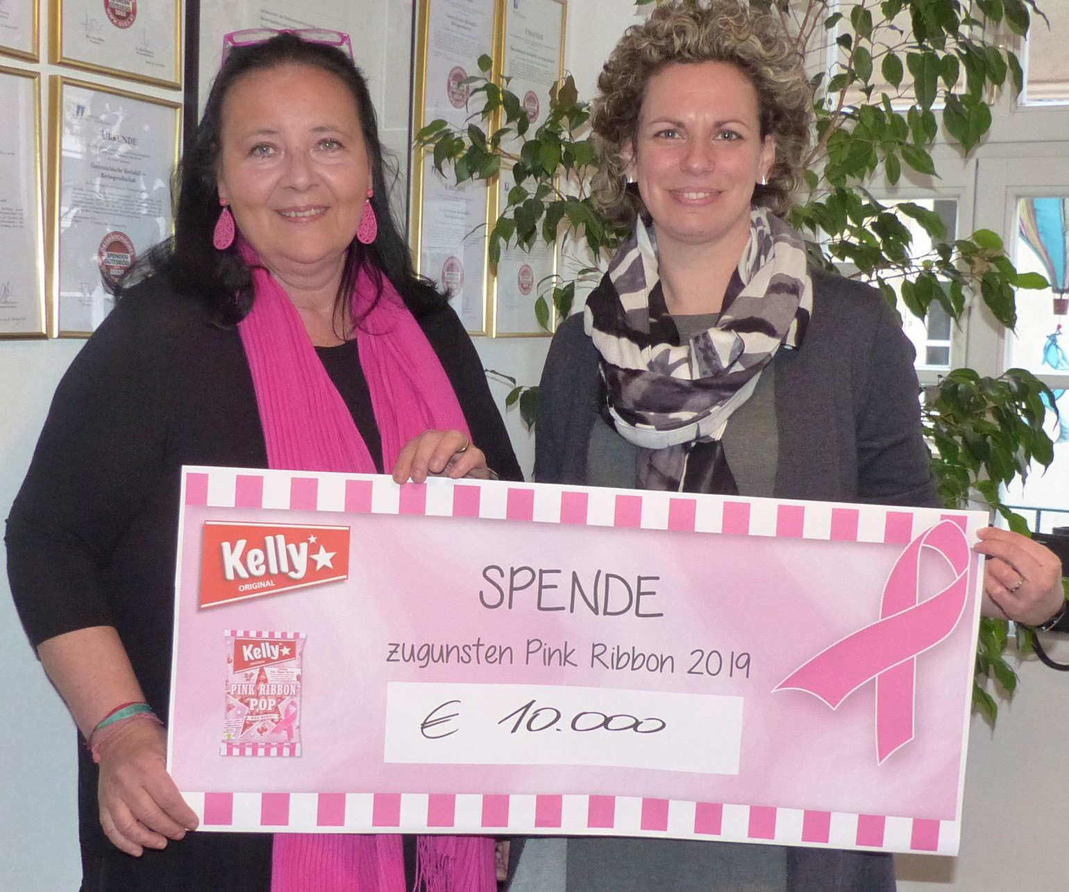 10.000 Euro Spende: Kelly unterstützt Österreichische Krebshilfe